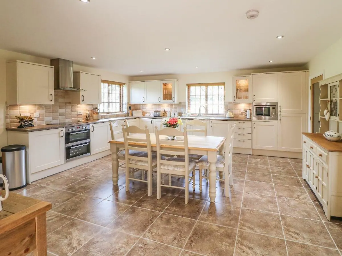 The Dairy Villa Nottingham Holiday home